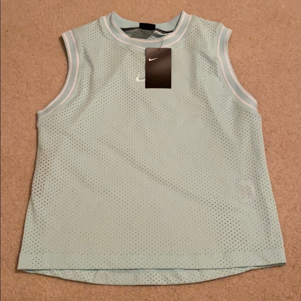 NWT NEVER WORN Women’s Nike court tank top